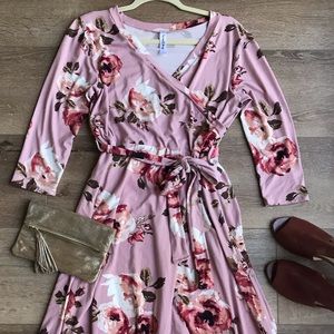 Wren & Ivory nursing friendly maternity dress